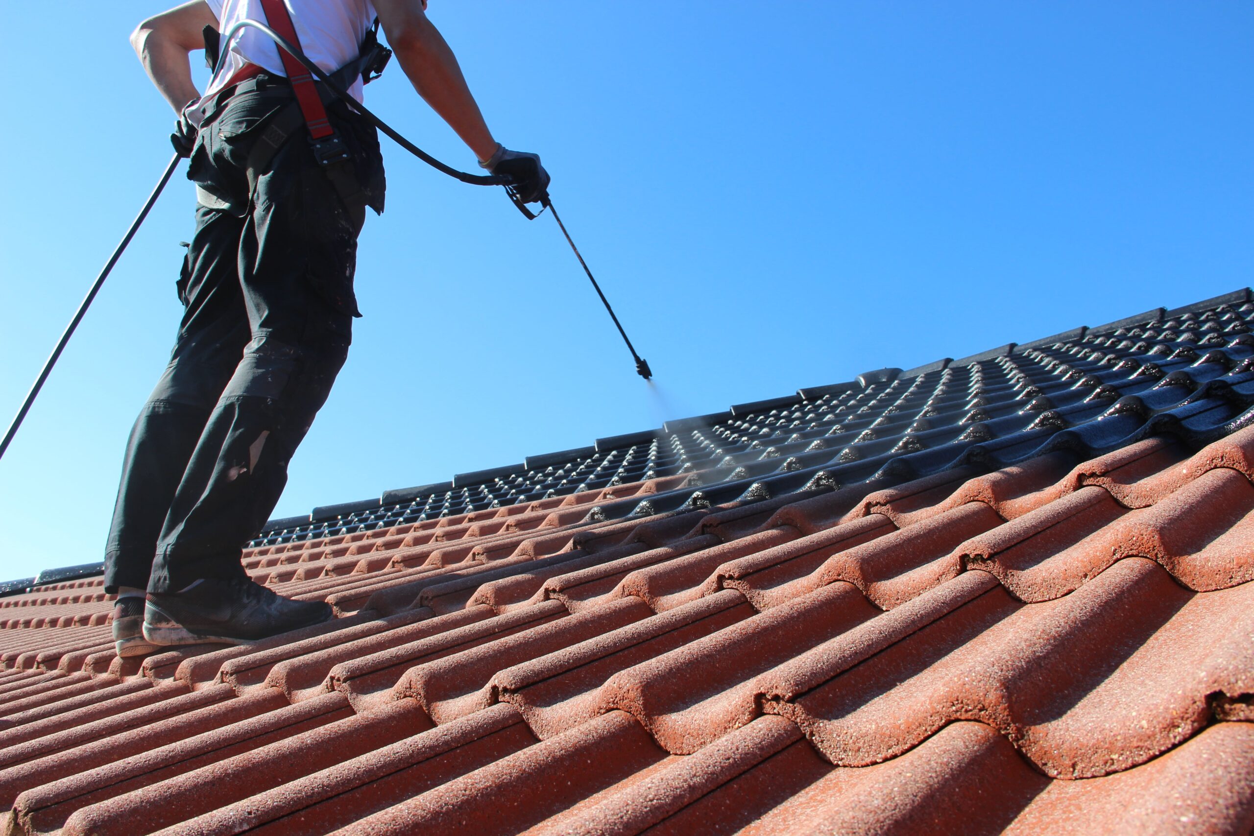 Dachbeschichtung nach der Reinigung mit Nowocoat