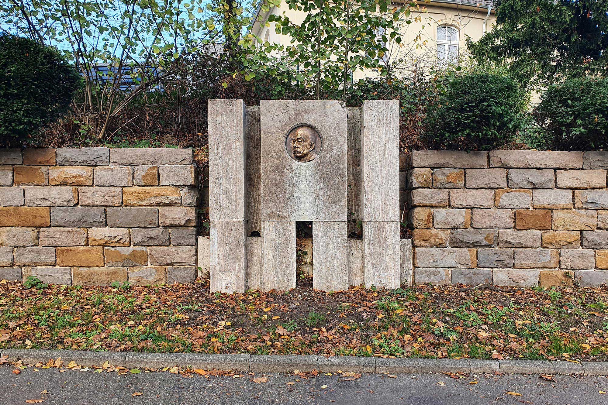 Graffitientfernung an einem Denkmal - nachher